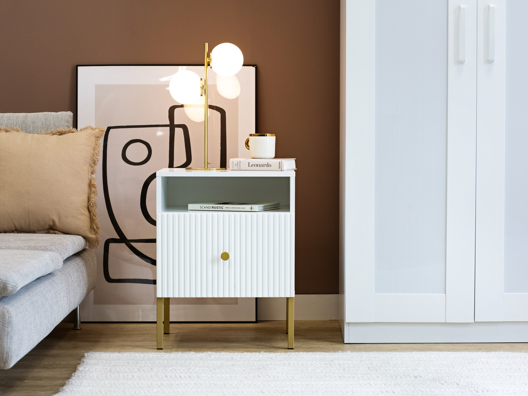 Noptieră Etliva 106 (Alb + Auriu)