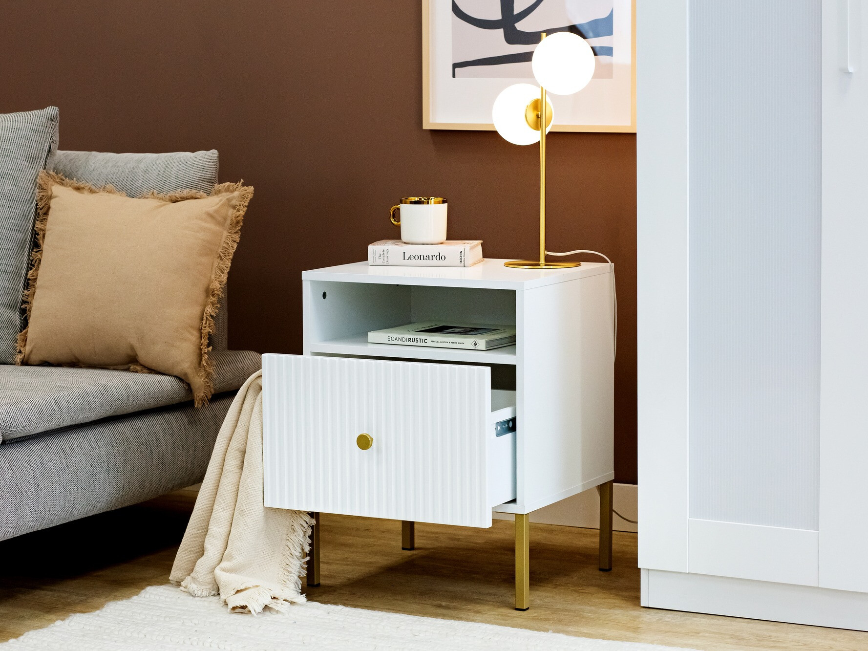 Noptieră Etliva 106 (Alb + Auriu)