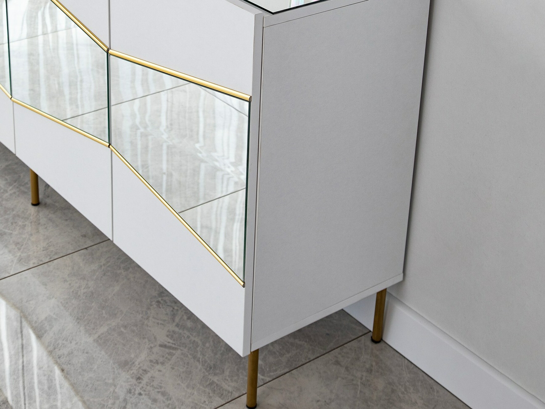 Bufet Kailua 2210 (Alb + Auriu)
