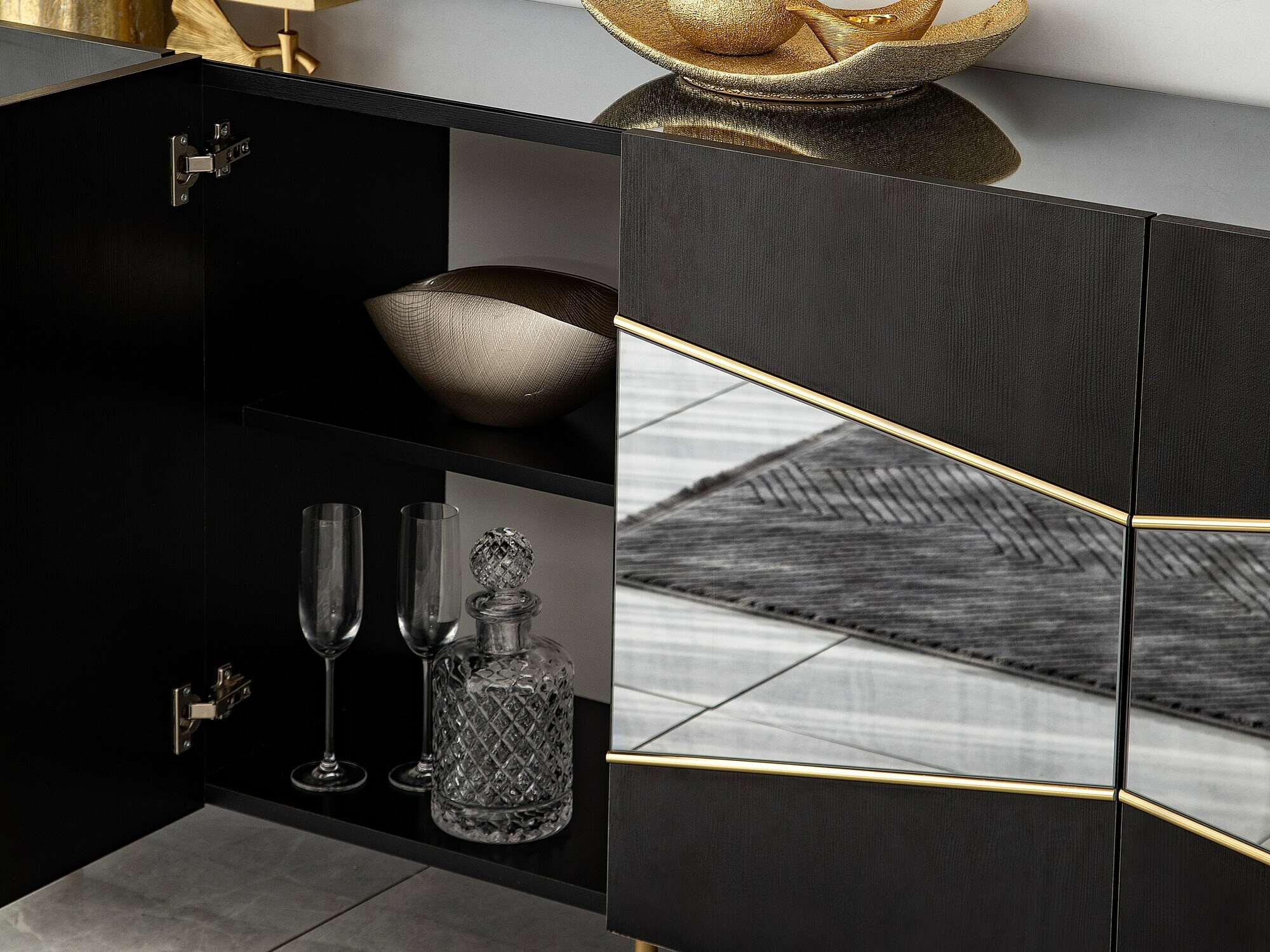 Bufet Kailua 2210 (Negru + Auriu)