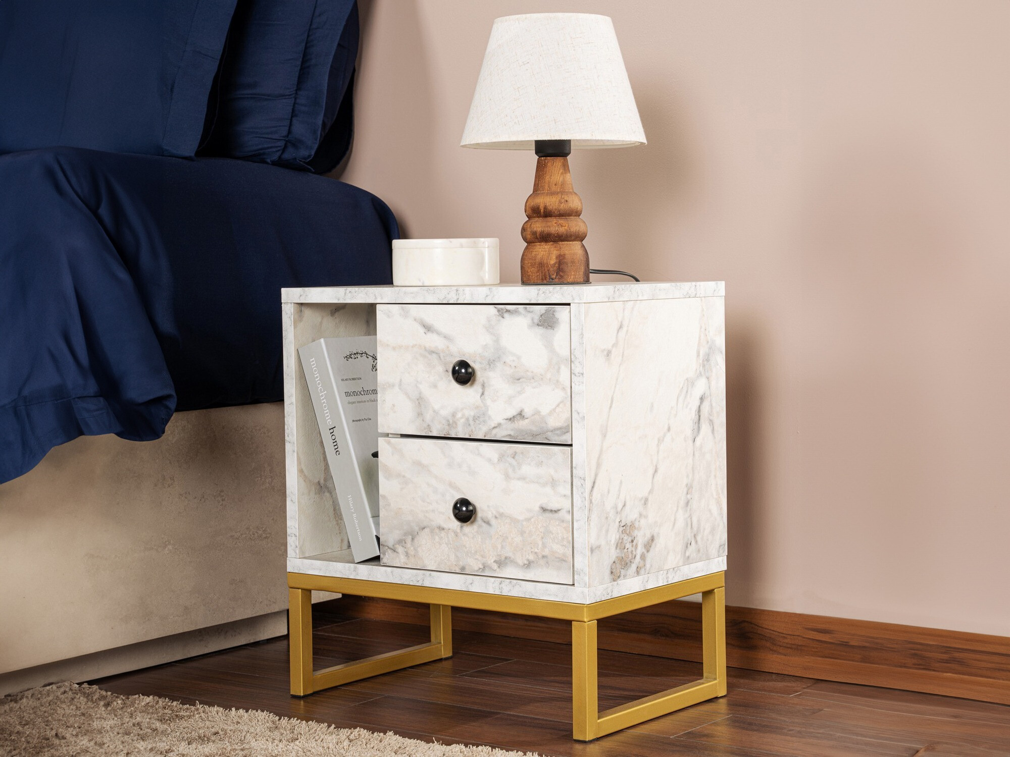 Noptieră Novato 109 (Marmură albă + Auriu)