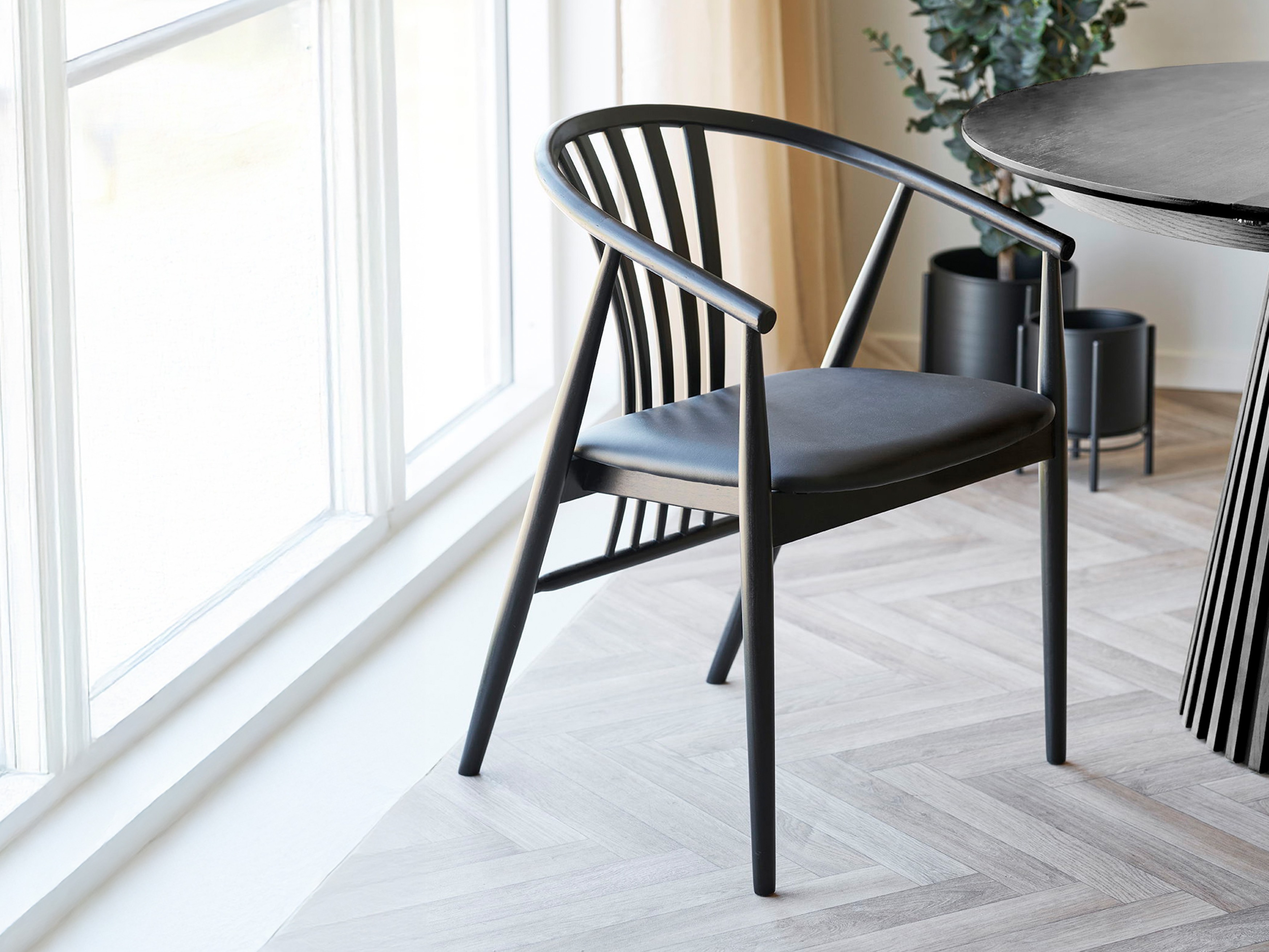 Scaun Brea 180 (Negru)