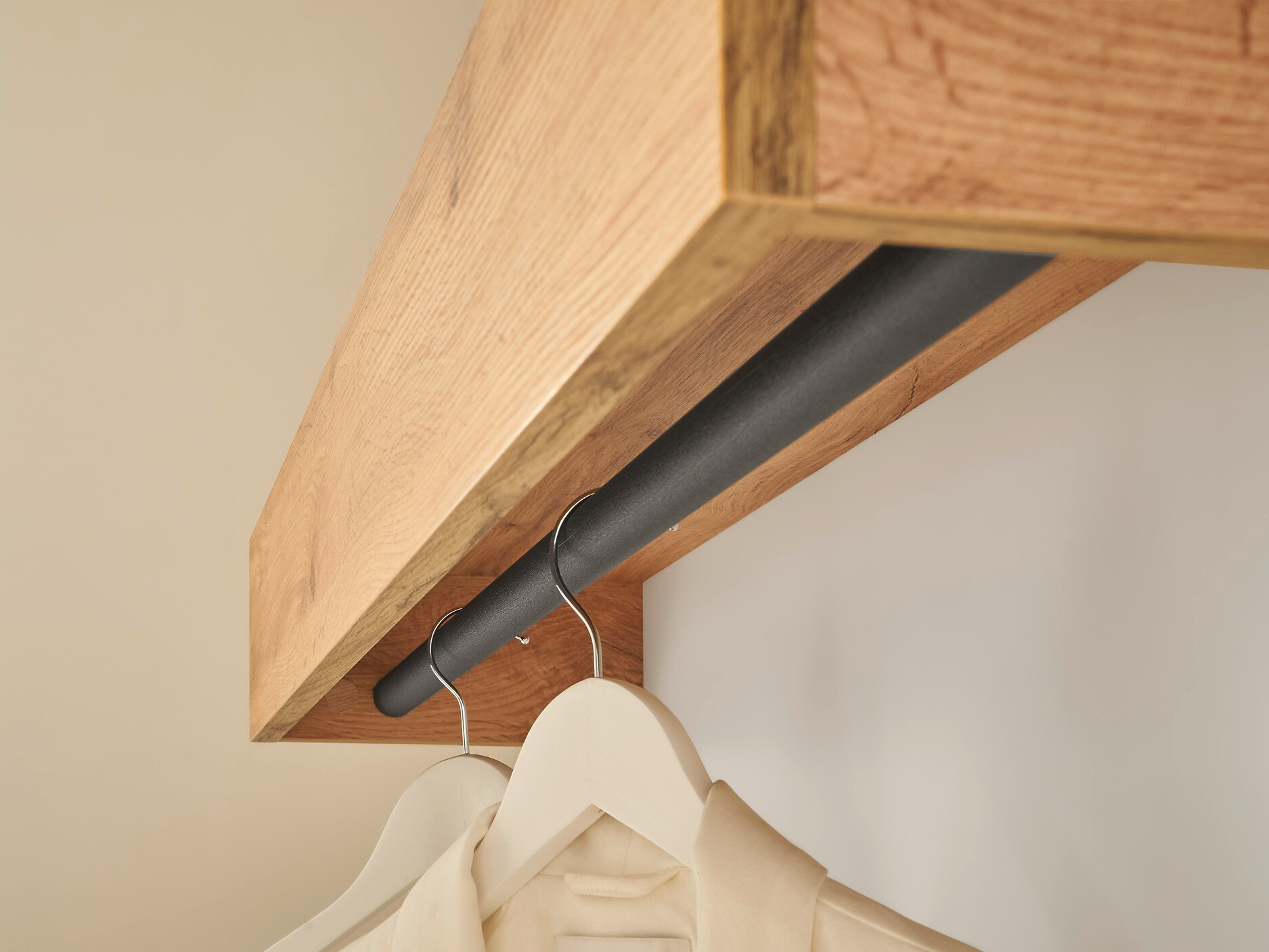 Cuier SR10906 cu ambalaj deteriorat