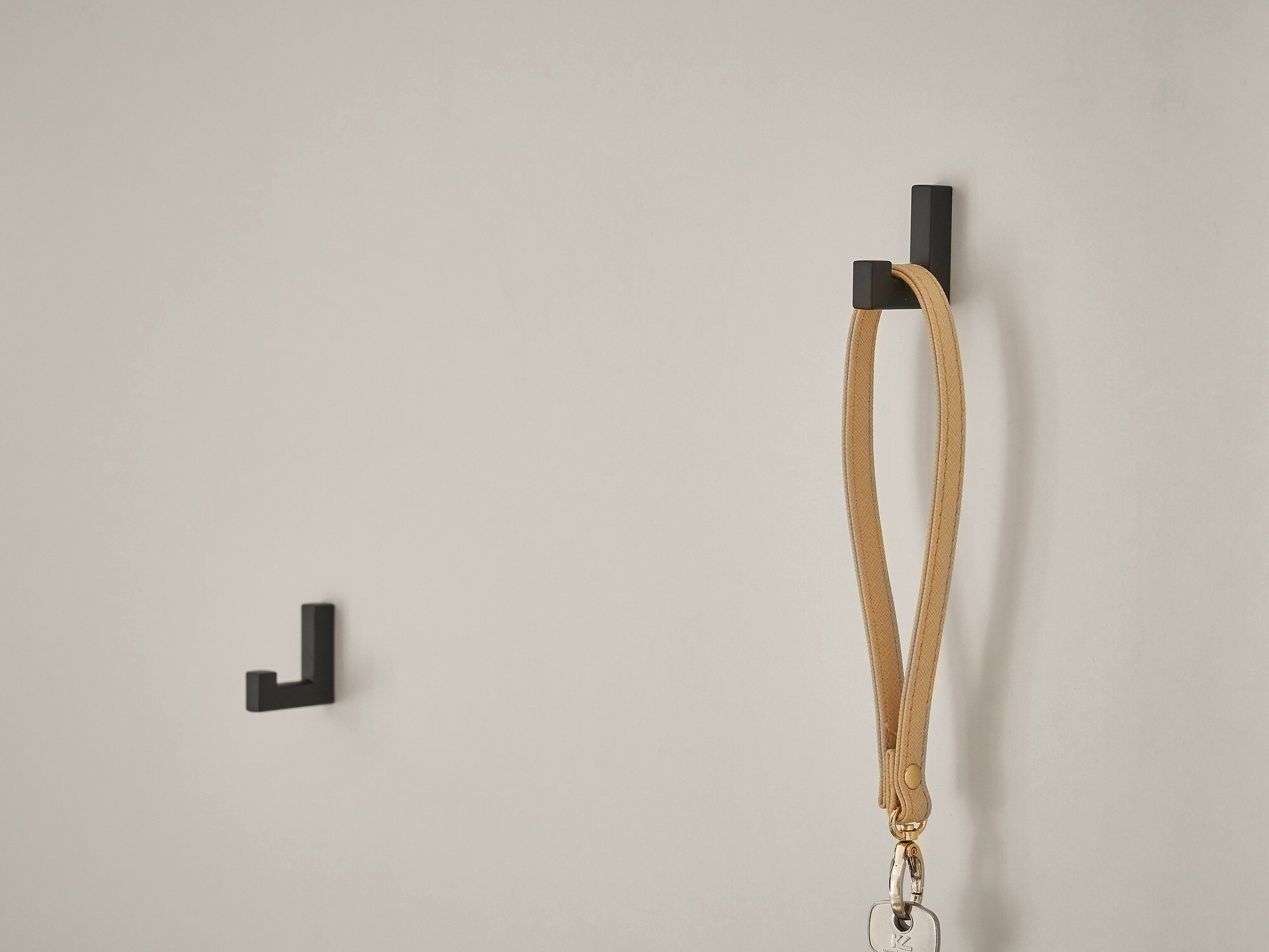 Cuier SR10906 cu ambalaj deteriorat