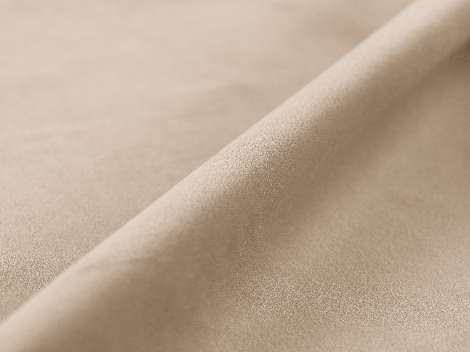 Pat Beckley 339 (Paris Beige)